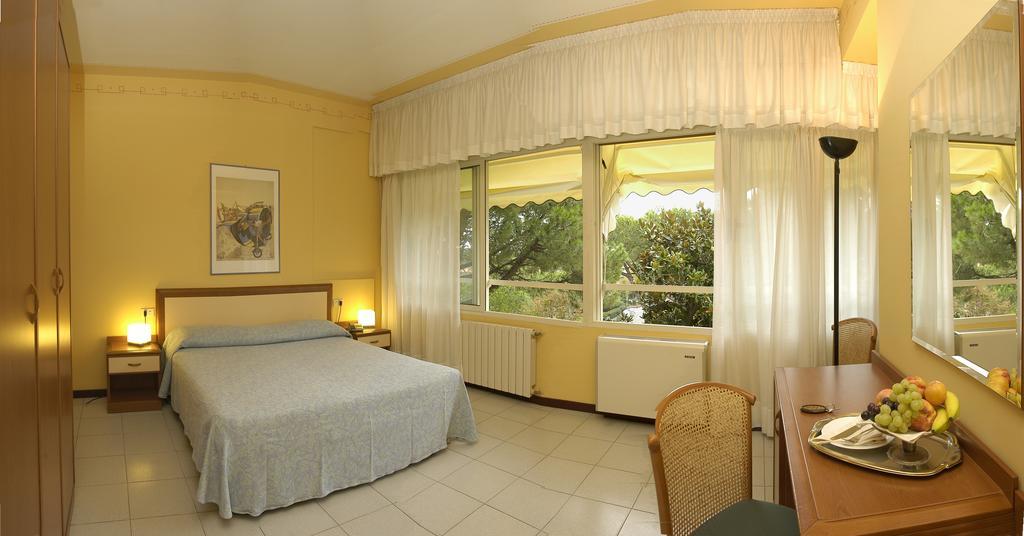 Hotel Le Ginestre Лідо-ді-Камайоре Екстер'єр фото
