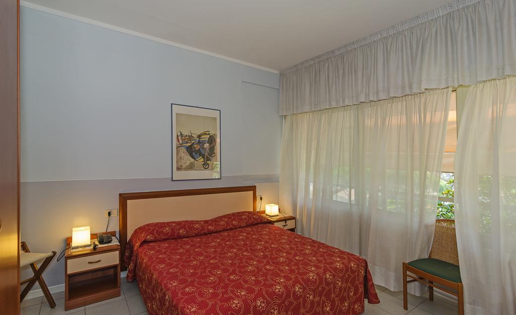 Hotel Le Ginestre Лідо-ді-Камайоре Екстер'єр фото