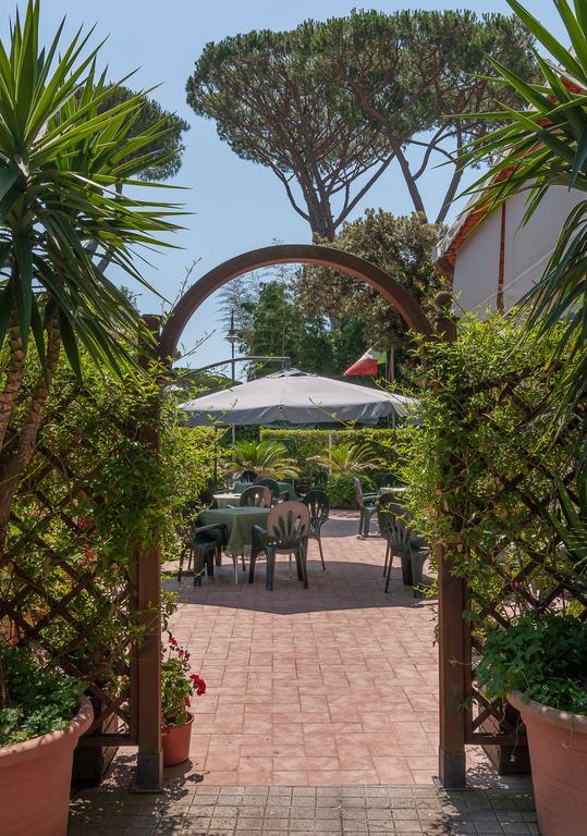 Hotel Le Ginestre Лідо-ді-Камайоре Екстер'єр фото