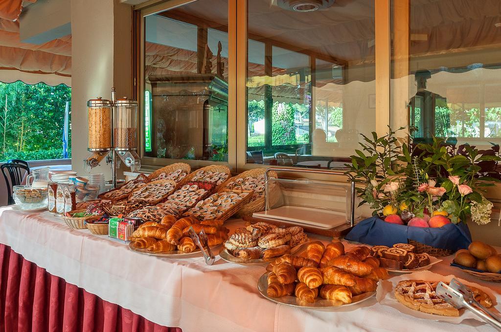 Hotel Le Ginestre Лідо-ді-Камайоре Екстер'єр фото